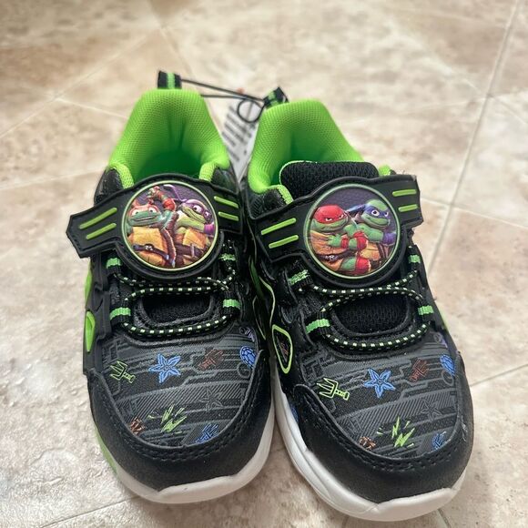 Toddler Boys Teenage Ninja Turtles Sneakers Size 8 - Picture 1 of 2